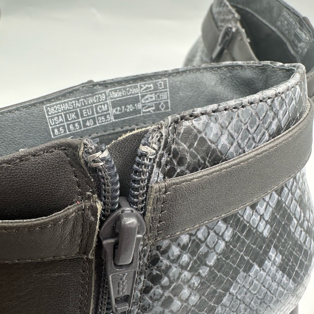 Vionic Boots Womens 8.5 Shasta Ankle Bootie Gray Snake Print Wedge Heels - Picture 8 of 12
